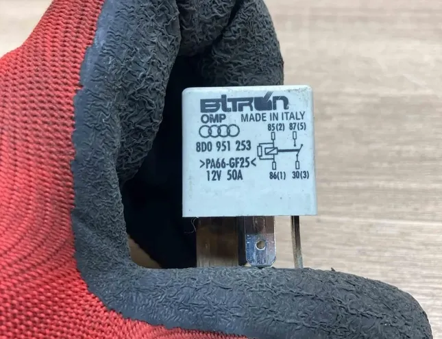 VOLKSWAGEN Passat B5 (1996-2005) Relejs 8D0951253,370 34387823