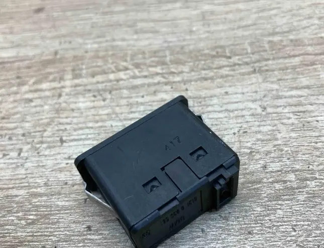 BMW 1 Series E81/E82/E87/E88 (2004-2013) Mūzikas atskaņotāja papildu savienotāji (AUX / USB) 6930561 34381270