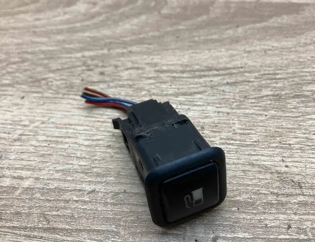 VOLKSWAGEN Passat B5 (1996-2005) Fuel tank open switch 3B0959833A 34407779