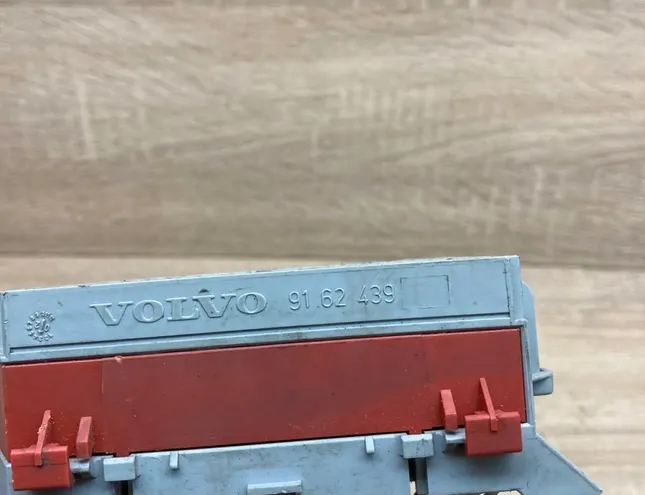 VOLVO V70 1 generation (1997-2000) Drošinātāju kārba 9162439 34408563