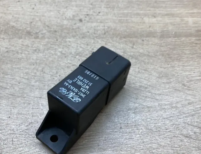 FORD C-Max 1 generation (2003-2010) Aizdedzes sveces 3M5T12A343AA,3M5T12A343AA 34287947