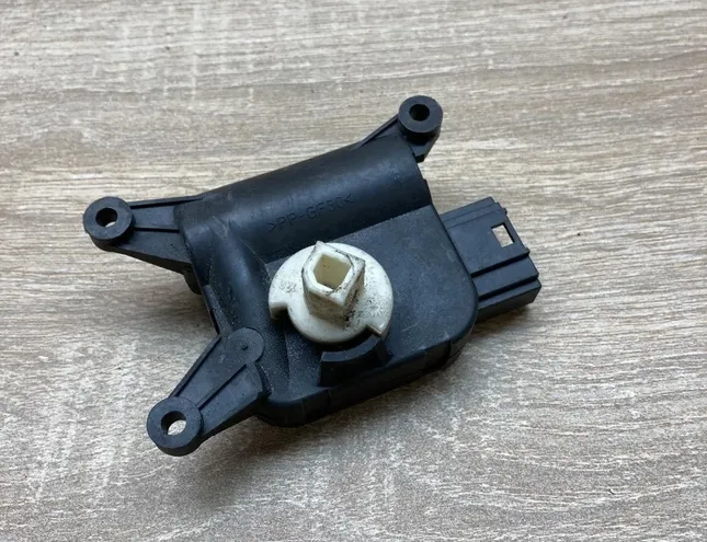 VOLKSWAGEN Touran 1 generation (2003-2015) Salona sildītāja vadības vārsti 1K1907511G,0132801338 34425998