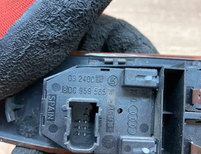 AUDI A8 D2/4D (1994-2002) Rear Left Door Window Control Switches 4D1959517,8D0959565 34403183