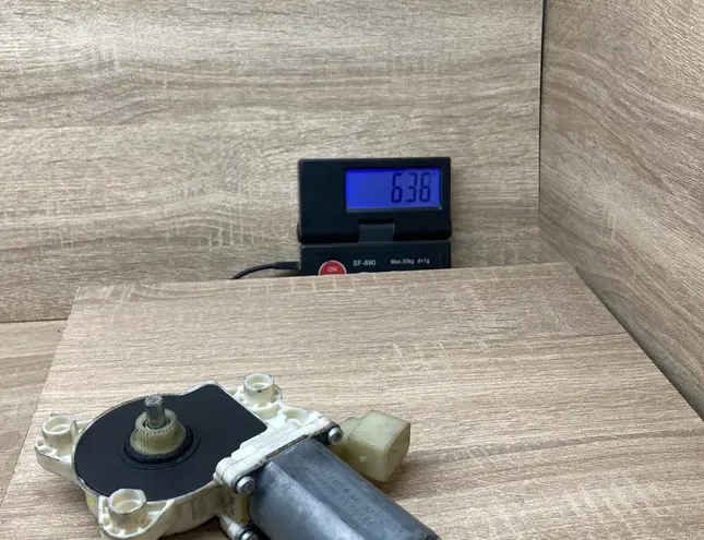 MERCEDES-BENZ CLS-Class C219 (2004-2010) Aizmugurējo kreiso durvju loga pacēlāja motorīts A2198200542,0130821633 34285979