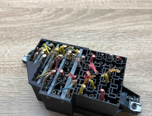 RENAULT Clio 2 generation (1998-2013) Drošinātāju kārba 7703397464,7703297597 34378564