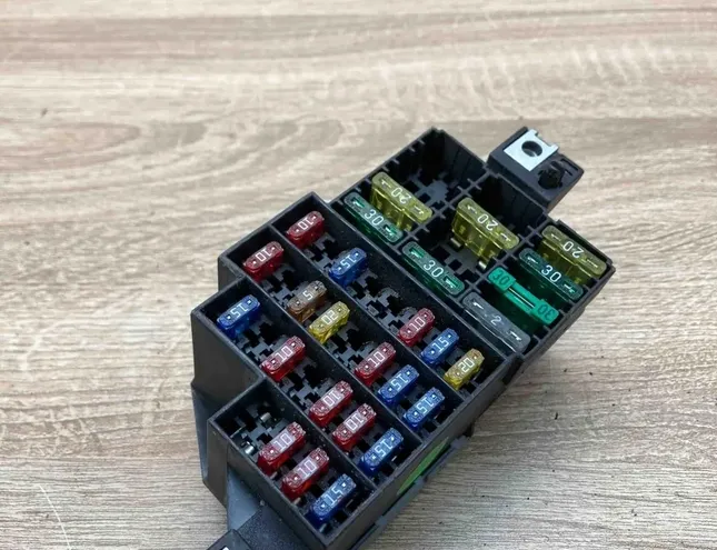 RENAULT Clio 2 generation (1998-2013) Drošinātāju kārba 7703397464,7703297597 34378564