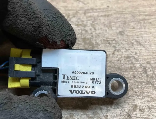 VOLVO V70 1 generation (1997-2000) Боковой датчик удара левый 8622269A,WithPlug 34408374