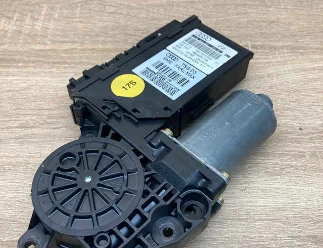 AUDI A8 D2/4D (1994-2002) Priekšējo kreiso durvju logu pacēlāja motorīts 4E2959802,4E1910802 34388169