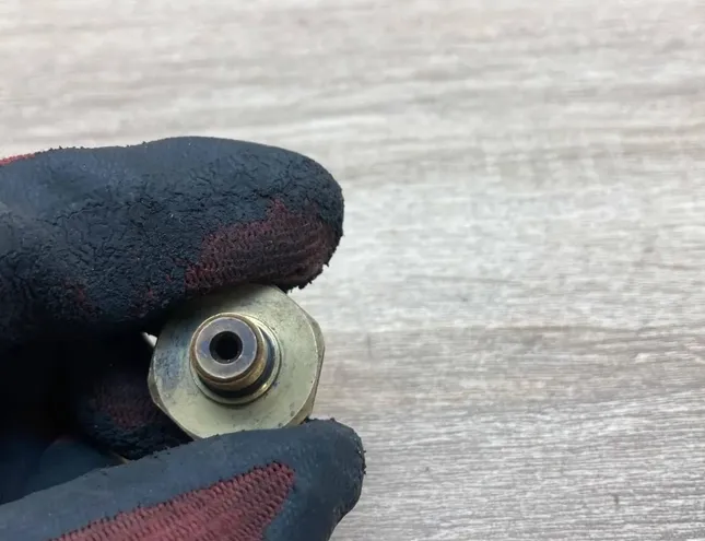 BMW 3 Series E21 (1975-1983) Kreisās puses degvielas rampas sensors 7614317 34370007