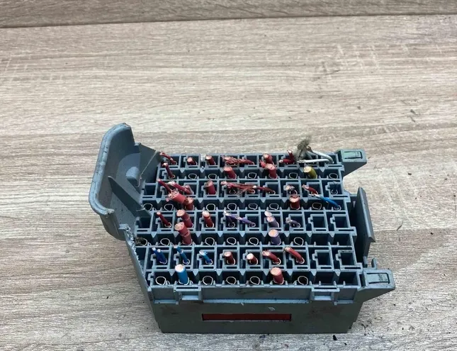 VOLVO V70 1 generation (1997-2000) Drošinātāju kārba 9162439 34408563