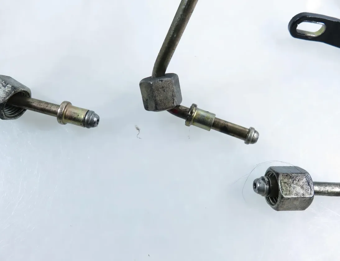 PEUGEOT 307 1 generation (2001-2008) Degvielas šļūtene 33526895