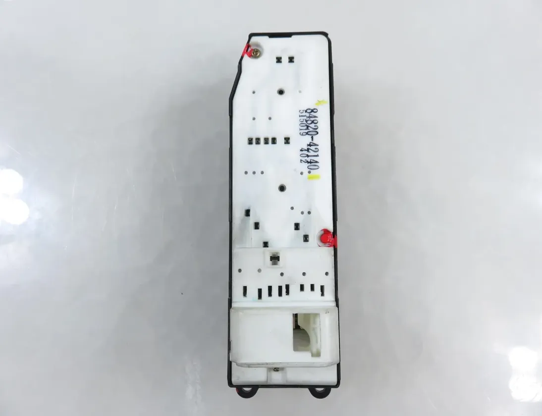 TOYOTA RAV4 2 generation (XA20) (2000-2006) Кнопка стеклоподъемника передней левой двери 8482042140 33570441