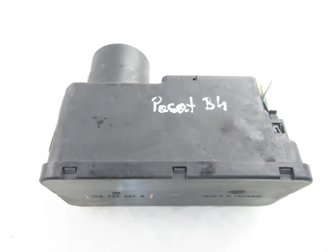 VOLKSWAGEN Passat B4 (1993-1997) Central Locking Vacuum Pump 1H0962257E 33583591