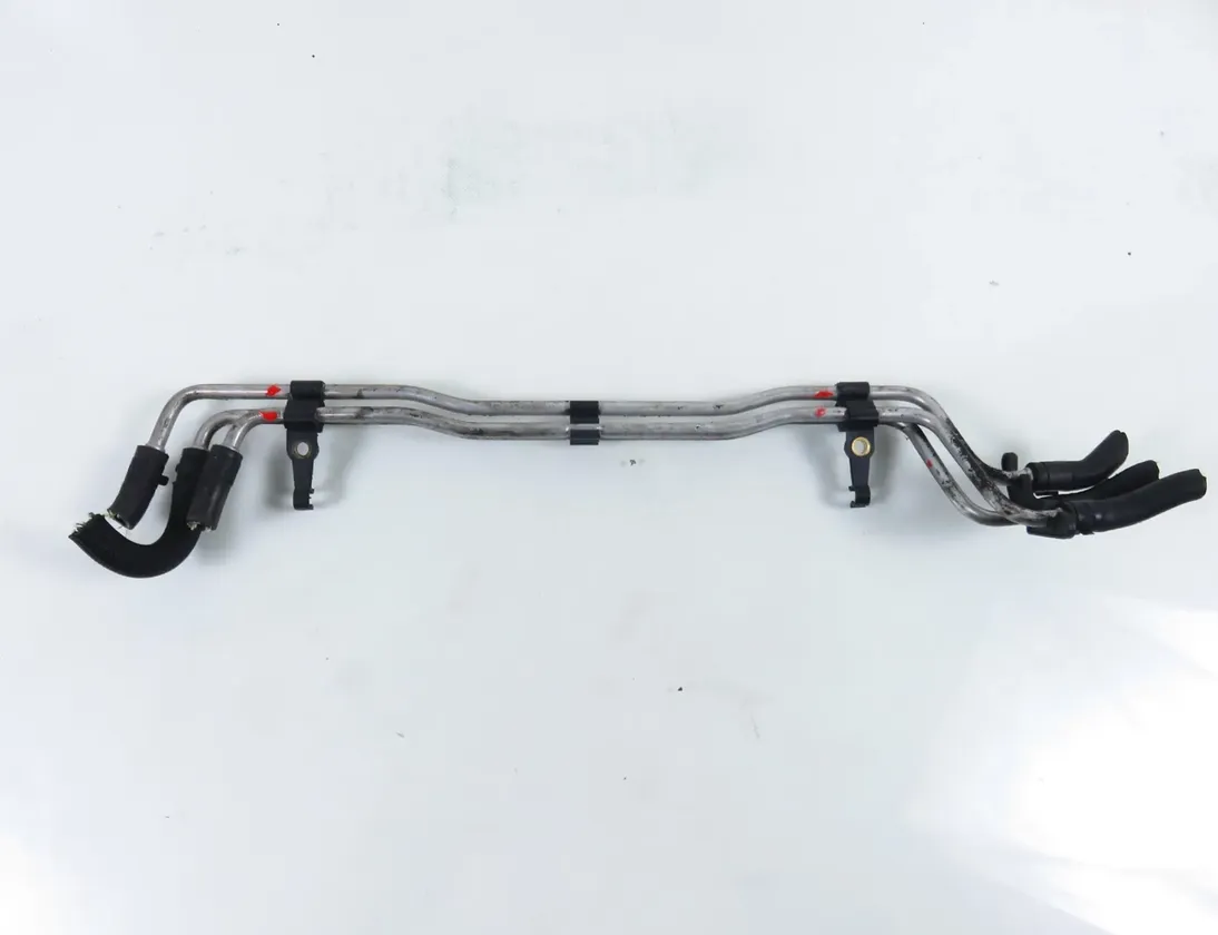 VOLKSWAGEN Passat B6 (2005-2010) Топливный шланг 33618463