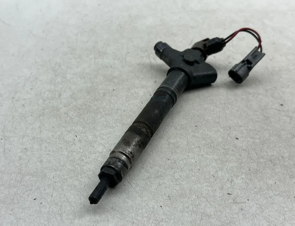 TOYOTA Avensis 2 generation (2002-2009) Degvielas sprausla 08H00609,236700R040 34116446