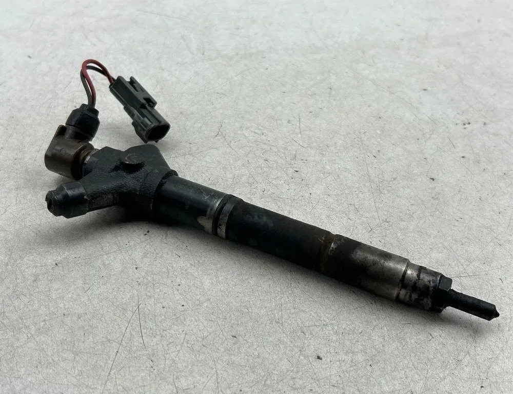 TOYOTA Avensis 2 generation (2002-2009) Degvielas sprausla 08H00609,236700R040 34116446