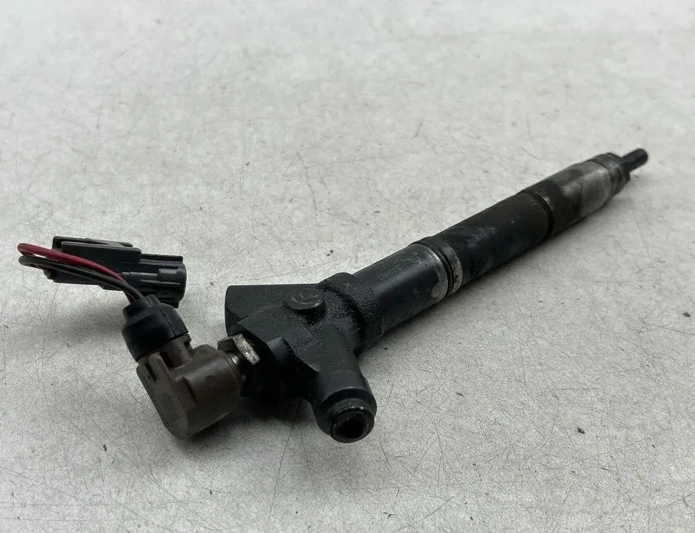 TOYOTA Avensis 2 generation (2002-2009) Degvielas sprausla 08H00609,236700R040 34116454