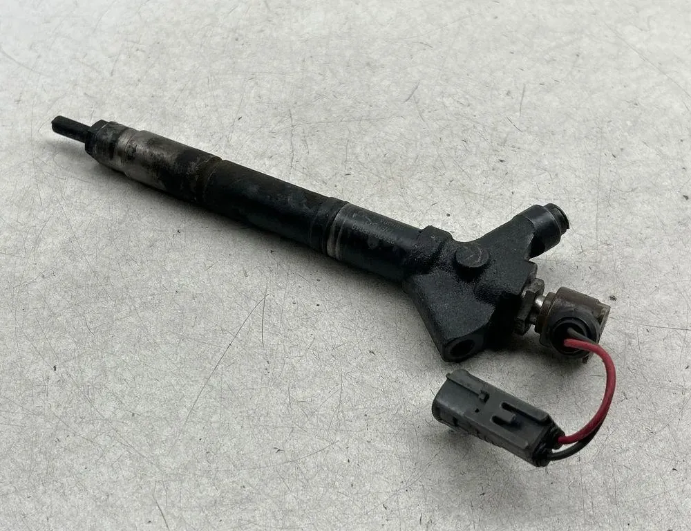 TOYOTA Avensis 2 generation (2002-2009) Degvielas sprausla 08H00609,236700R040 34116452