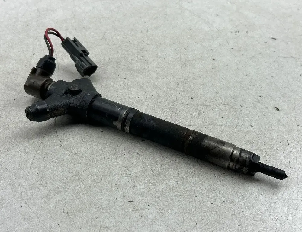 TOYOTA Avensis 2 generation (2002-2009) Degvielas sprausla 08H00609,236700R040 34116455