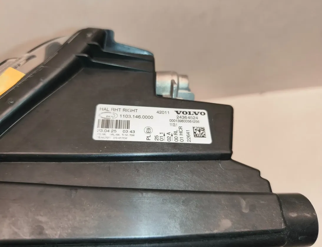 VOLVO FM III (2020) Фара передняя правая 24364524 33586618