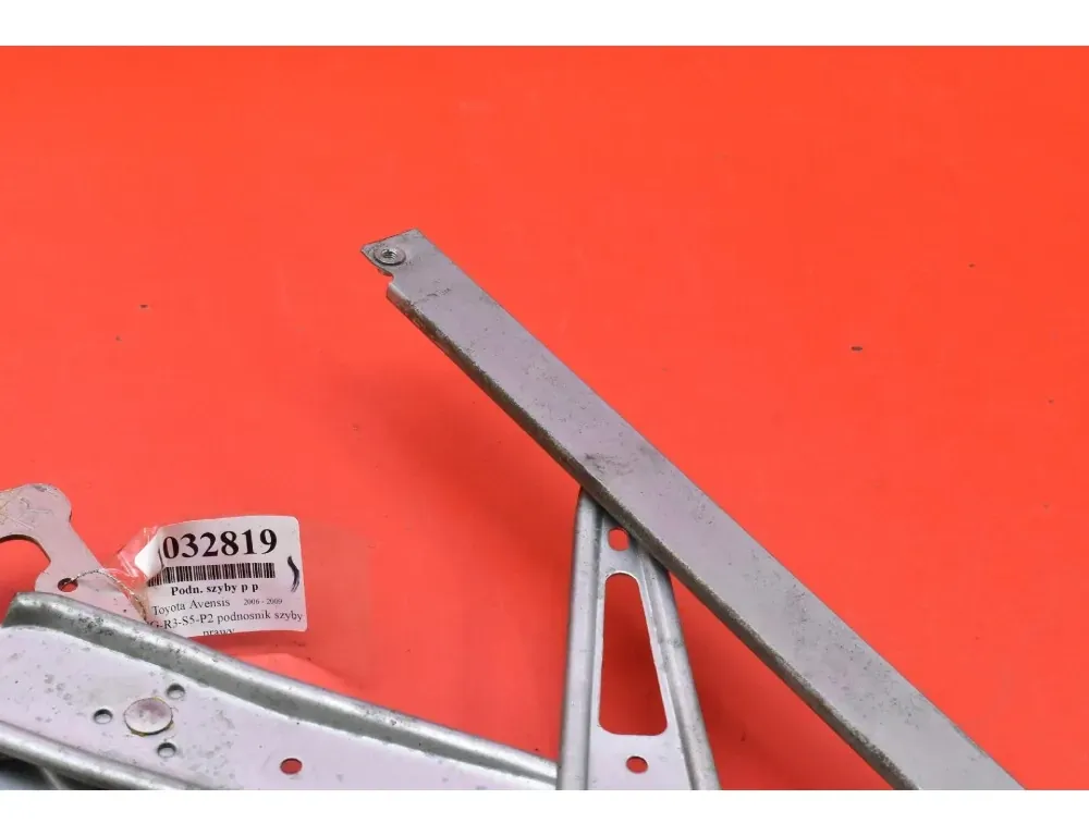 TOYOTA Avensis 2 generation (2002-2009) Priekšējo labo durvju logu pacēlājs 69810-05050 33233409