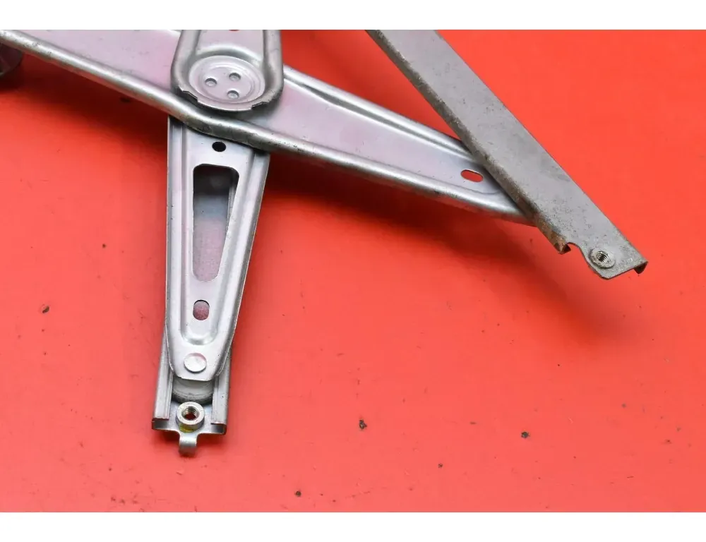 TOYOTA Avensis 2 generation (2002-2009) Priekšējo labo durvju logu pacēlājs 69810-05050 33233409