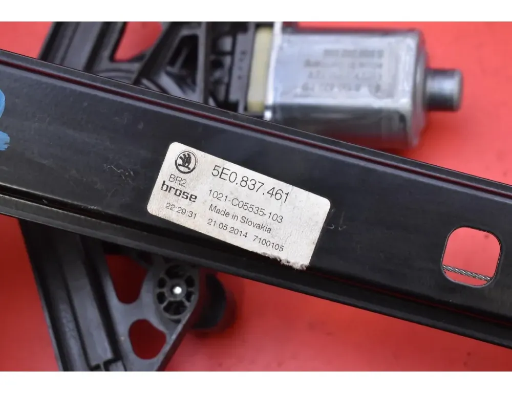 SKODA Octavia 3 generation (2013-2020) Front Left Door Window Regulator 5E0837461 33481541