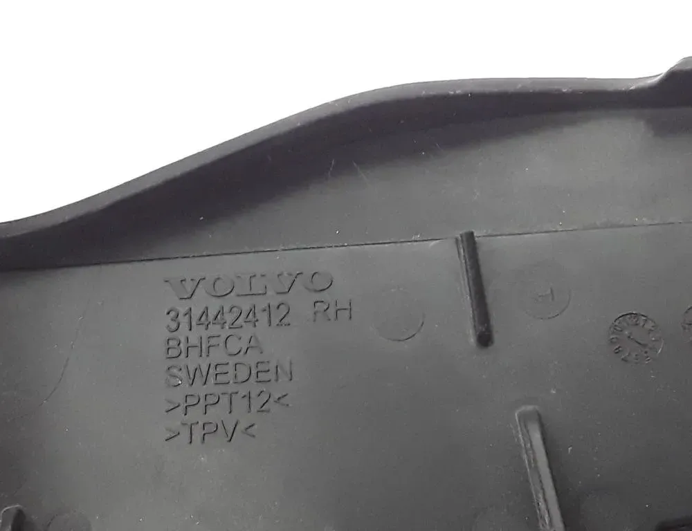 VOLVO XC90 2 generation (2014-2024) Priekšējā stikla tīrītāja apdare / plastmasa 31442412 22405272