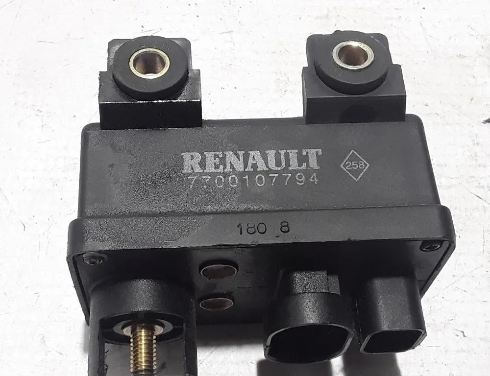 VOLVO S40 1 generation (1996-2004) Aizdedzes sveces 7700107794 22408825