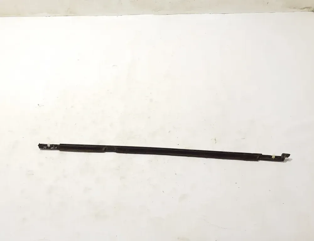 VOLVO XC90 2 generation (2014-2024) Стеклоуплотнитель задней правой двери 31479472 33603665