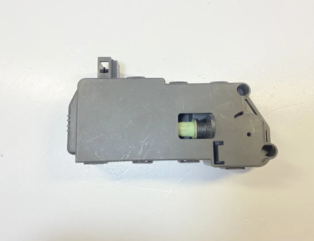 VOLVO S40 2 generation (2004-2012) Замок крышки топливного бака 30716754 10887816