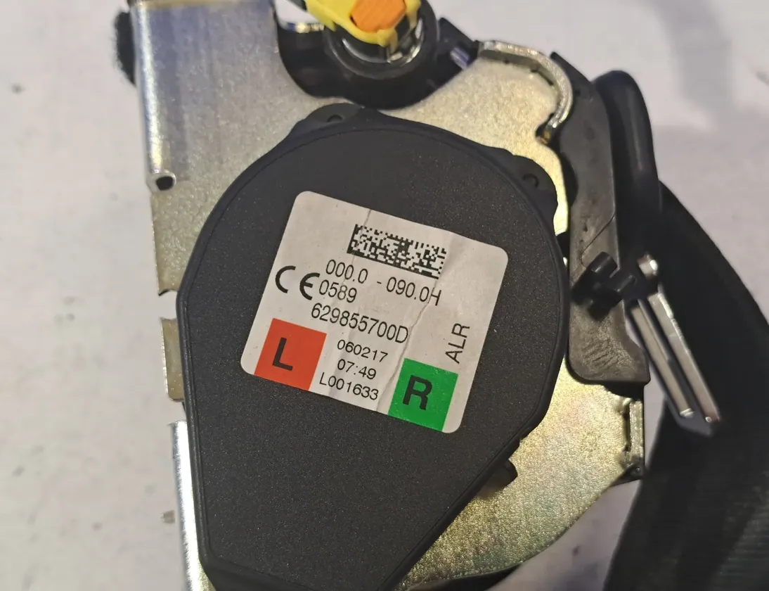 JAGUAR XE 1 generation (2014-2024) Rear Right Seatbelt 629855700D 33134516