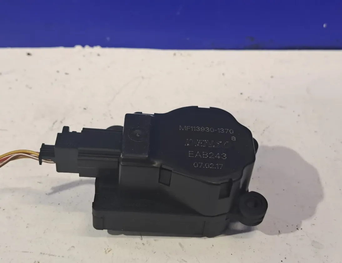 JAGUAR XE 1 generation (2014-2024) Air Conditioner Air Flow Valve Motor MF113930-1370 33134693