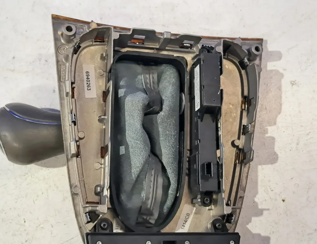 MERCEDES-BENZ E-Class W211/S211 (2002-2009) Ātrumu pārslēdzēja uzgalis 2118216958 33340086