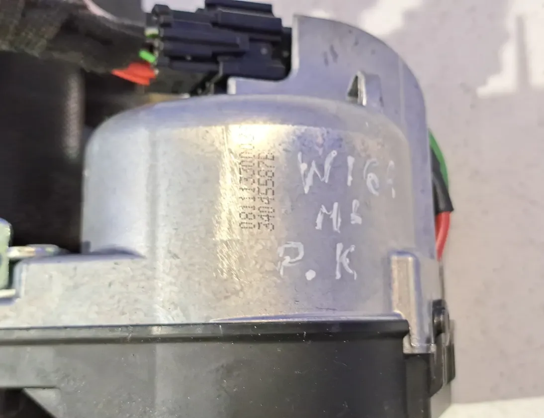 MERCEDES-BENZ M-Class W164 (2005-2011) Priekšējā labā drošības josta A2118600688,08111330003,34045587B 33438860