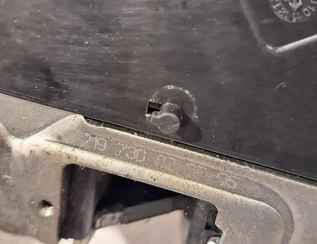 MERCEDES-BENZ CLS-Class C219 (2004-2010) Замок задней правой двери 2197300235 33530879