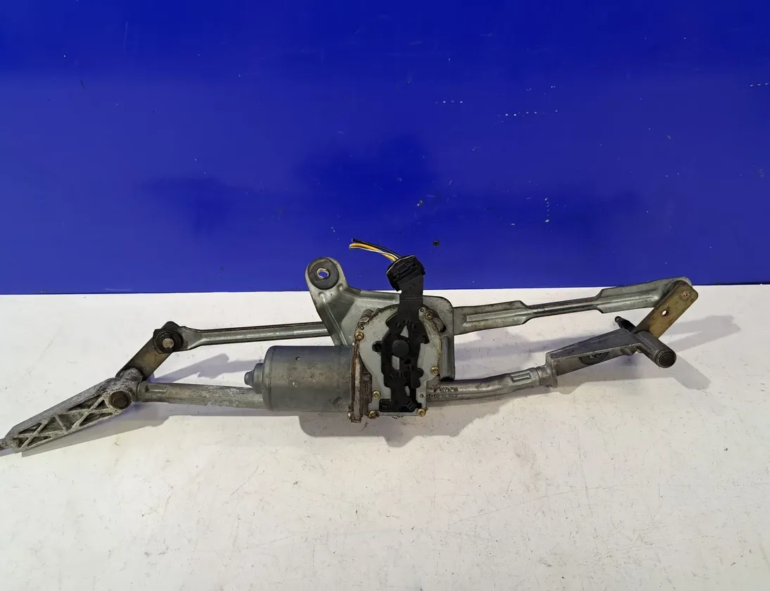 VOLVO V70 2 generation (2000-2008) Front Windshield Wiper Mechanism 8624241 33548065