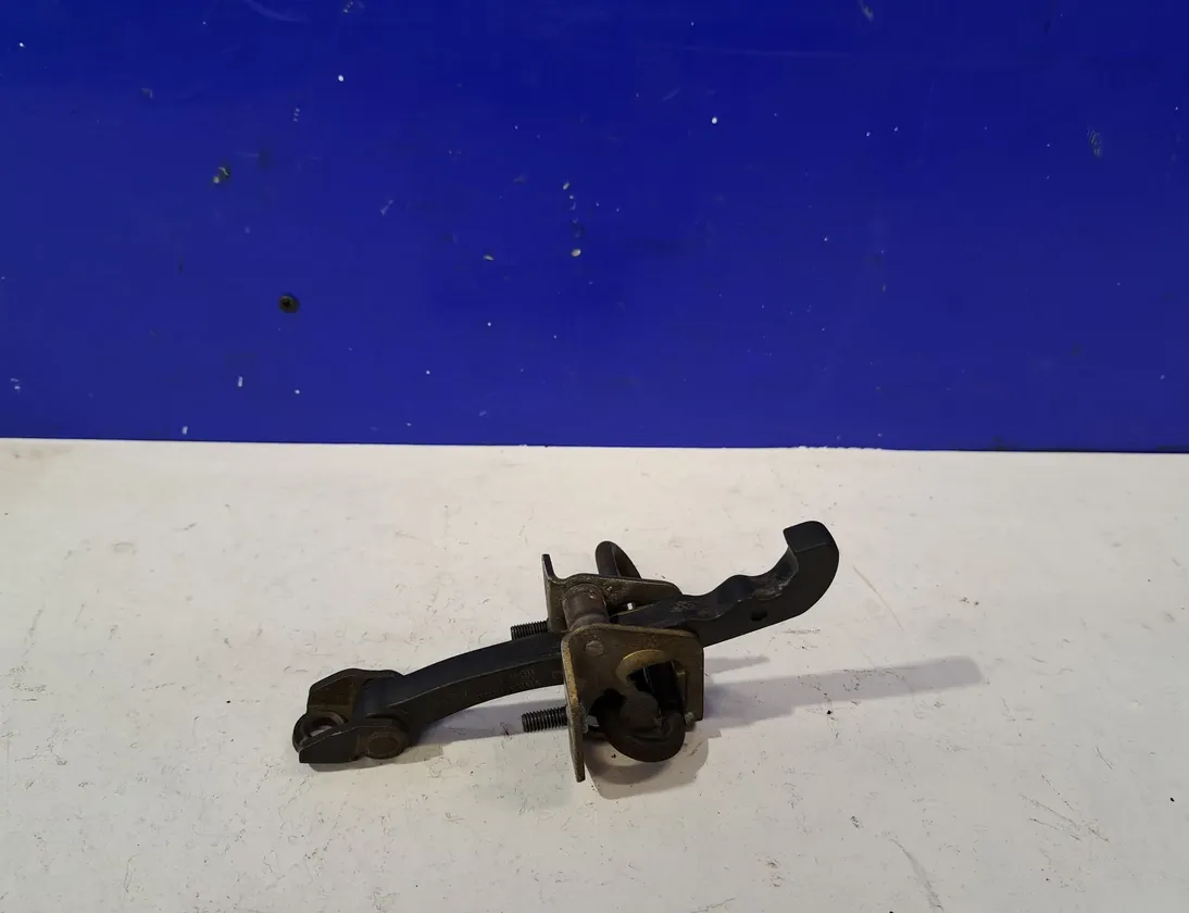 VOLVO V50 1 generation (2003-2012) Priekšējo kreiso durvju ierobežotājs 30661442 34374593