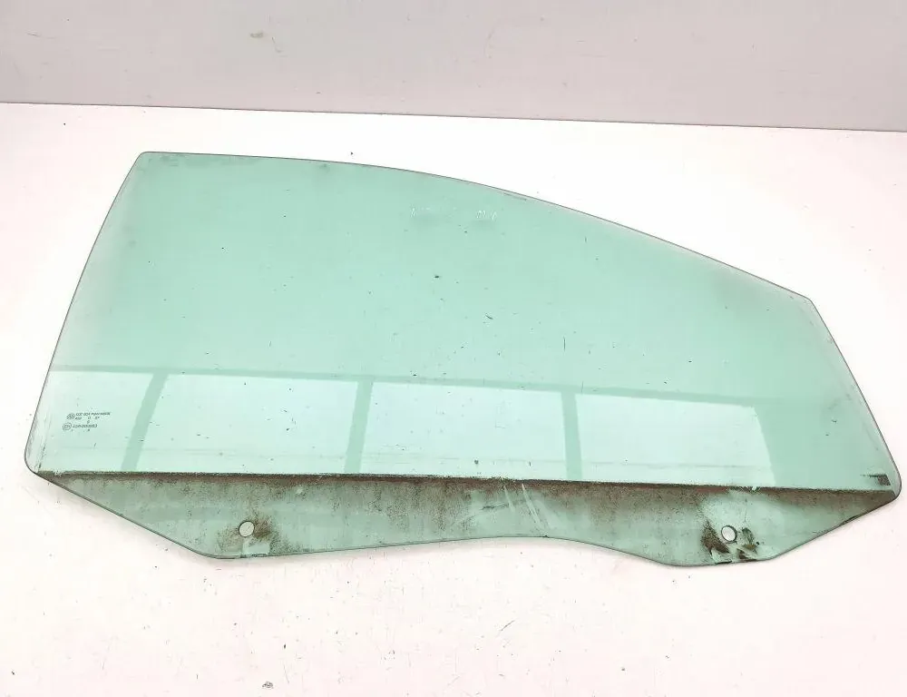 CHRYSLER Voyager 5 generation (2007-2020) Front Right Door Glass 33355209