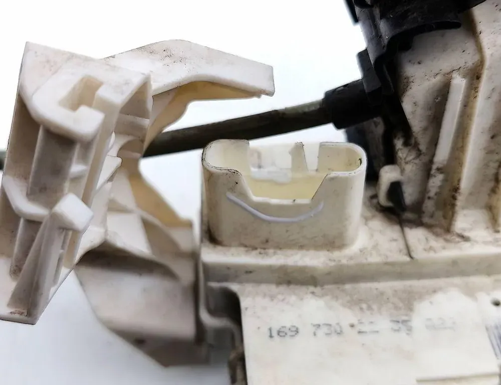 MERCEDES-BENZ A-Class W169 (2004-2012) Aizmugurējā labā durvju slēdzene 1697302235 33371959