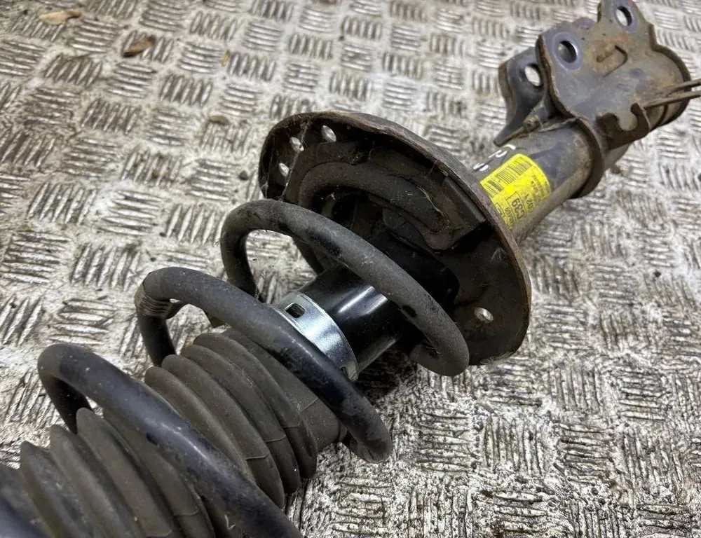 CHEVROLET Trax 1 generation (2013-2022) Front Right Shock Absorber 95440469 33492719