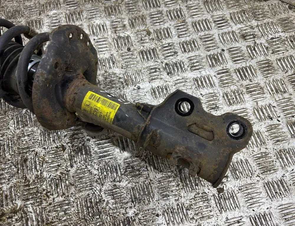 CHEVROLET Trax 1 generation (2013-2022) Front Right Shock Absorber 95440469 33492719