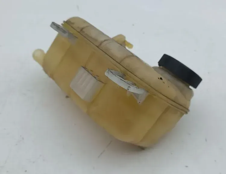 CHEVROLET Trax 1 generation (2013-2022) Расширительный бак 33517224