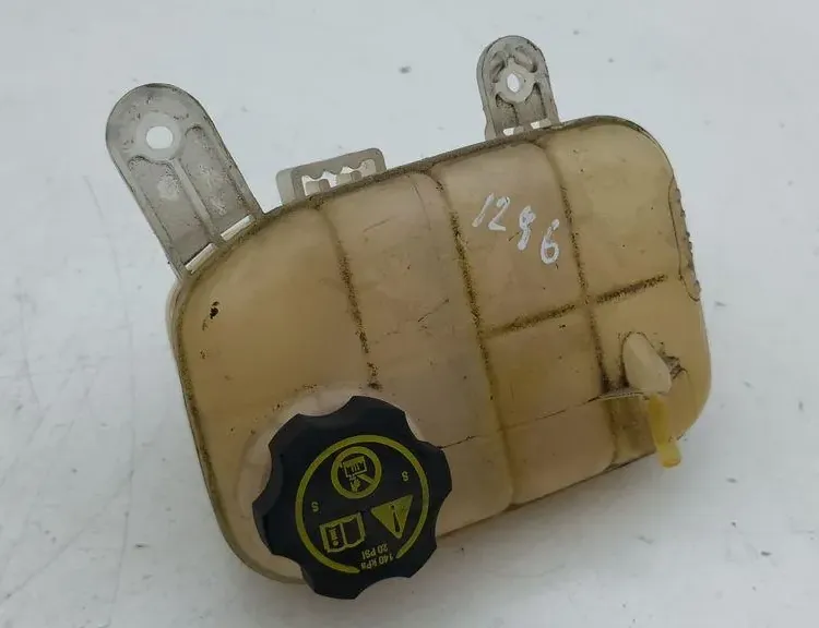 CHEVROLET Trax 1 generation (2013-2022) Расширительный бак 33517224