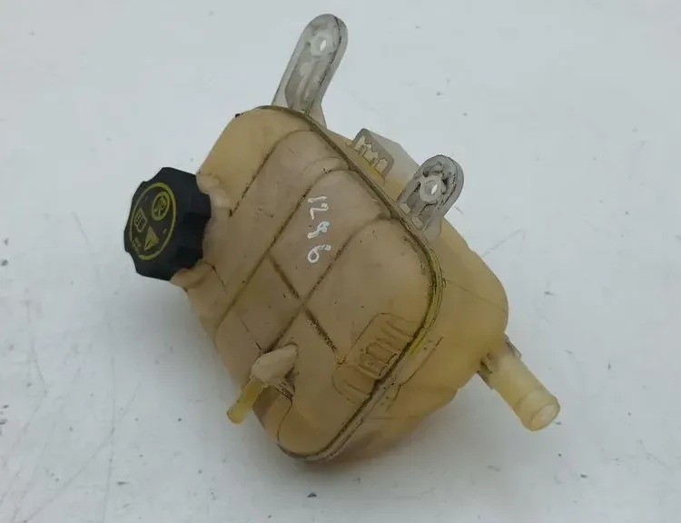 CHEVROLET Trax 1 generation (2013-2022) Расширительный бак 33517224