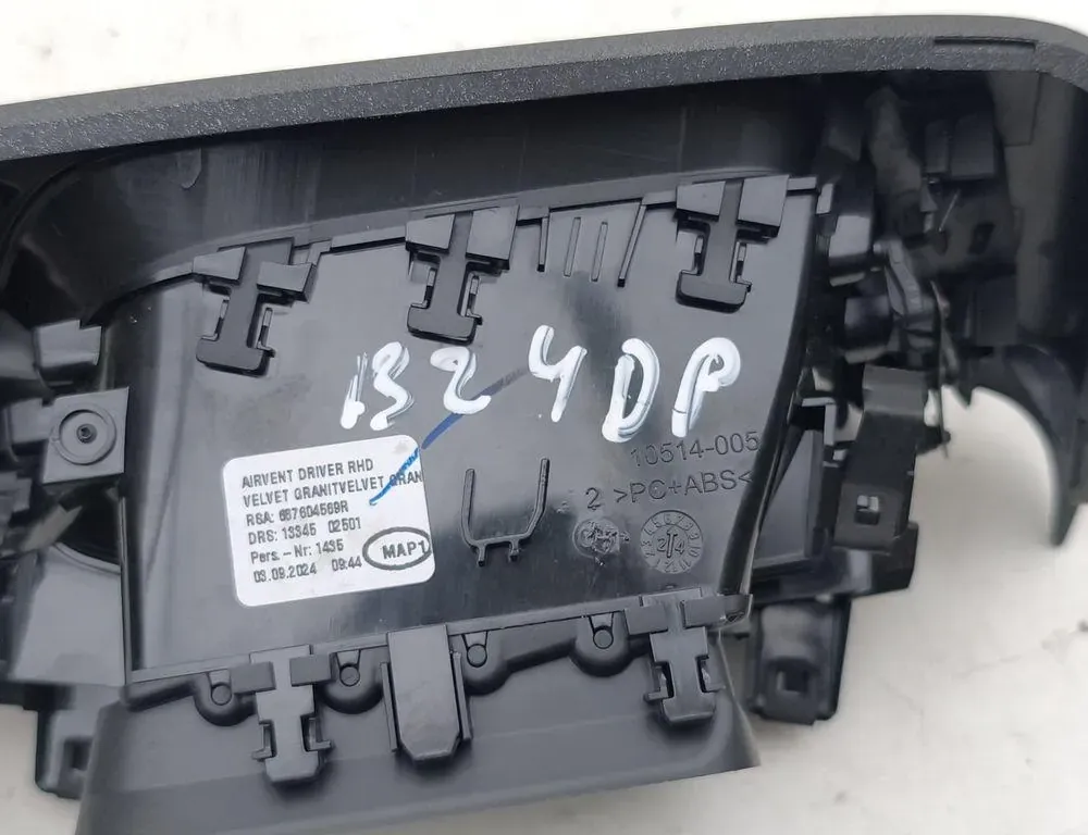 RENAULT Captur 2 generation (2019-2023) Center console air vents 687604569R,687601506R 33545565