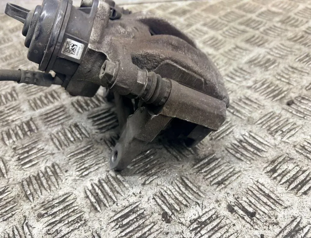 AUDI A6 C8/4K (2018-2024) Aizmugurējais kreisais bremžu suports 33609217