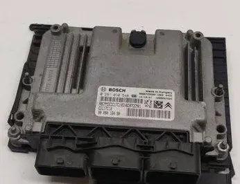 PEUGEOT 308 T9 (2013-2021) Блок управления двигателем 33324413