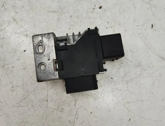 NISSAN Qashqai 2 generation (2013-2023) Dzesēšanas ventilatora relejs 271203982rb 33327754