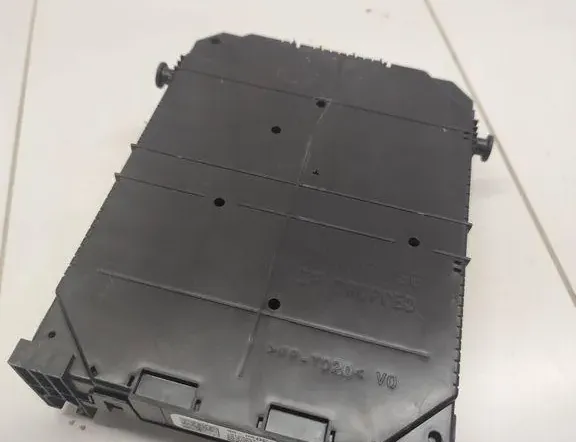 PEUGEOT 2008 2 generation (2019-2023) Fuse box 9830813080 33393844